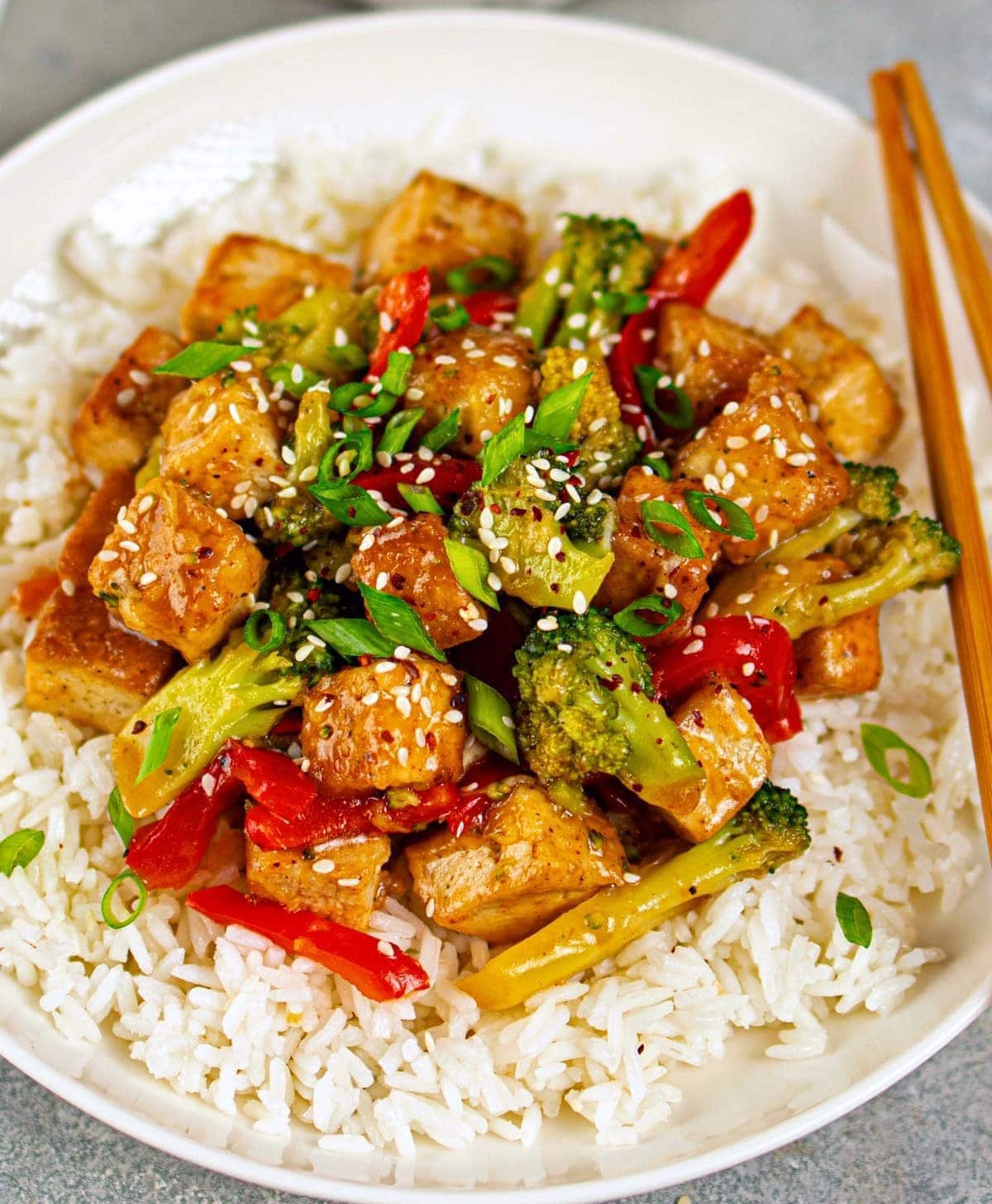 Sojų pupelių sūrio tofu ,,stir-fry''